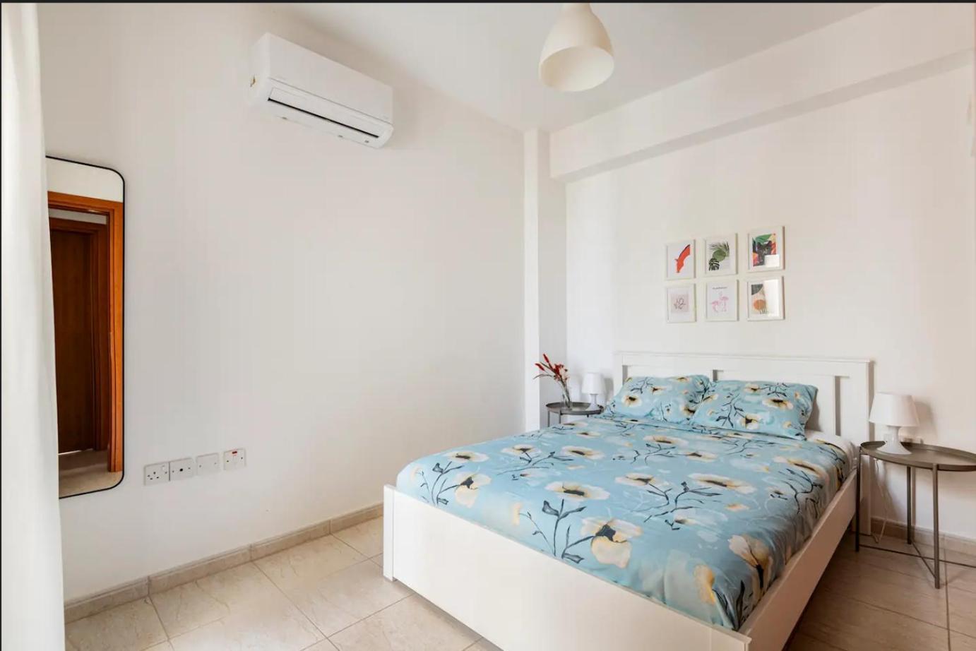 Top Floor Apartment City Center Larnaca Buitenkant foto