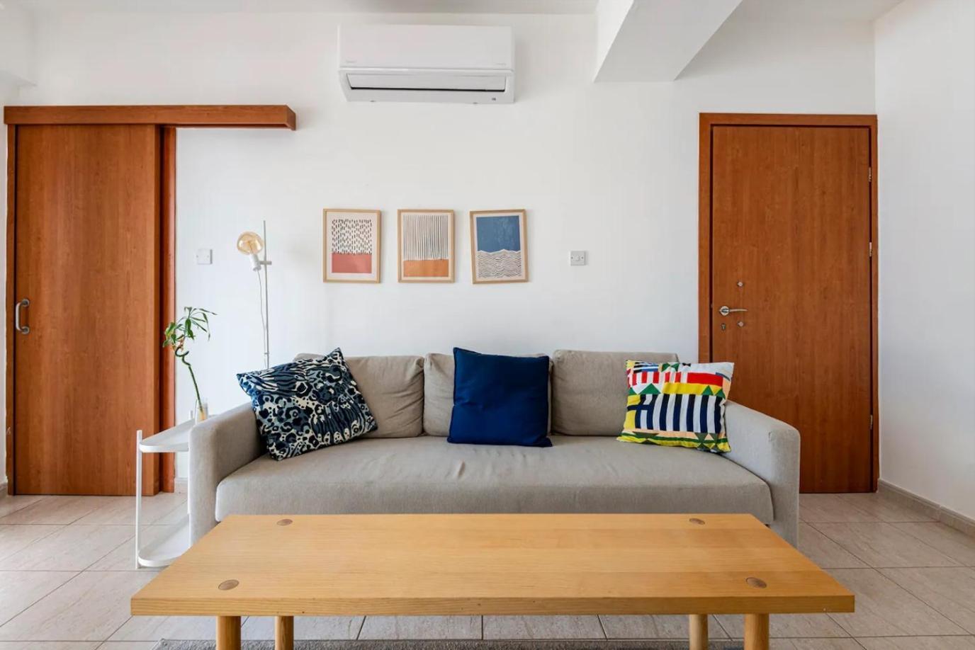 Top Floor Apartment City Center Larnaca Buitenkant foto