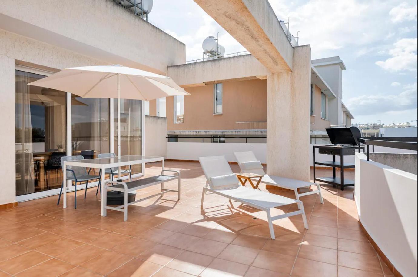 Top Floor Apartment City Center Larnaca Buitenkant foto